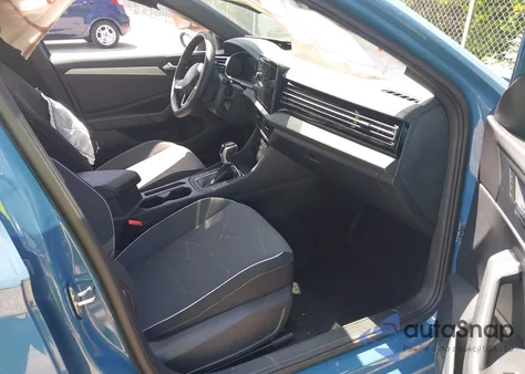 2025 Volkswagen Jetta 1.5T Sport from USA, damaged, VIN 3VWBX7BU1SM014774